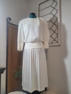 In The Mood White Cottagecore Pleated Skirt Dress White Elegant Long-Sleeve Sz 8